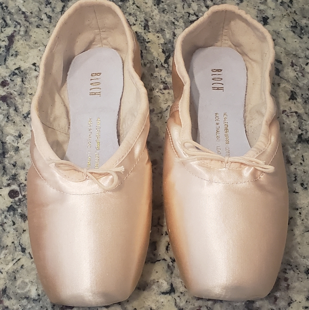 Bloch Synergy 3/4 Pointe shoes, size 6 YY